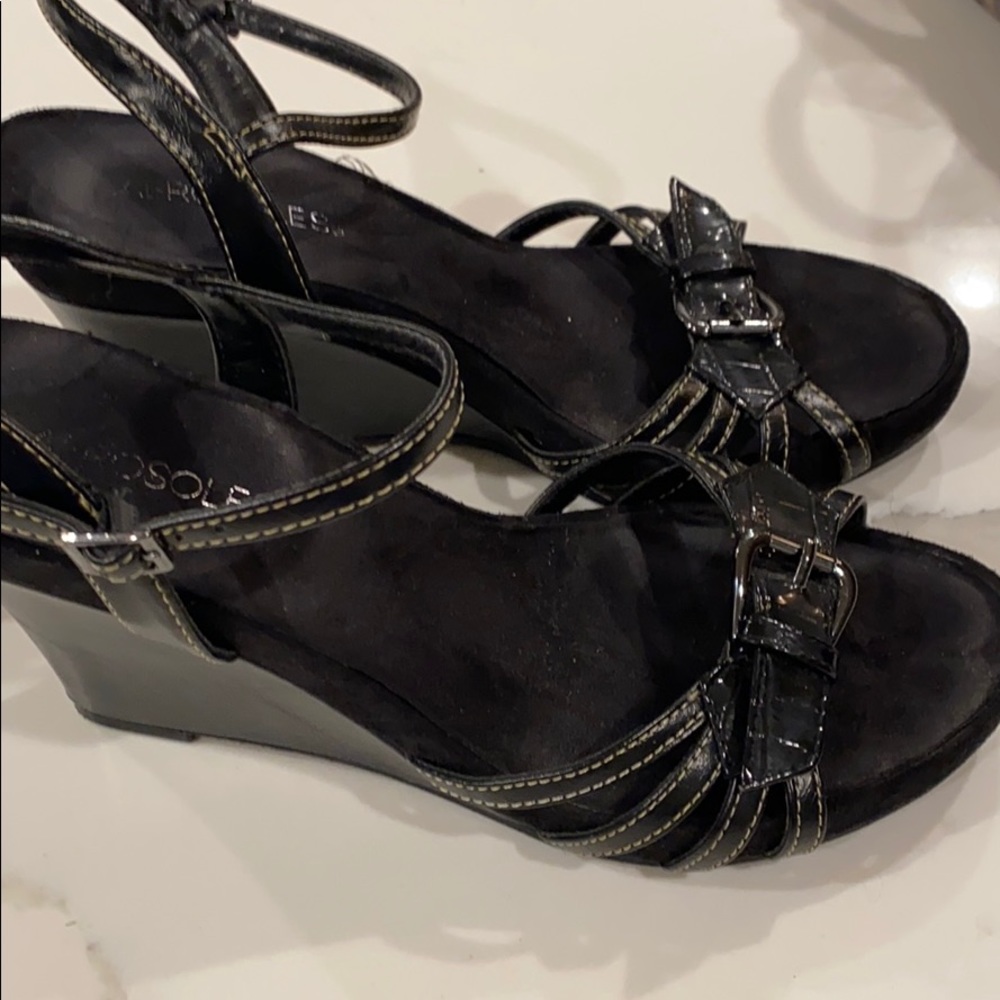 Aerosoles black leather sandals